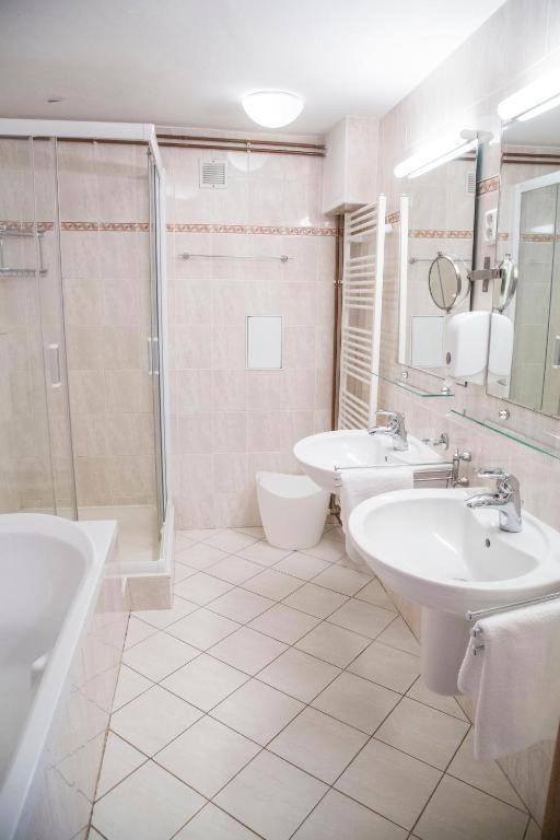 Wellness Hotel Orlik Kozarovice Экстерьер фото