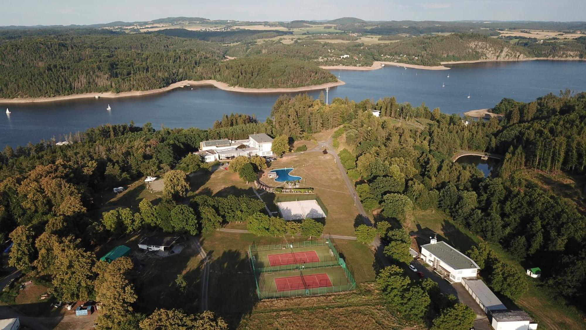 Wellness Hotel Orlik Kozarovice Экстерьер фото